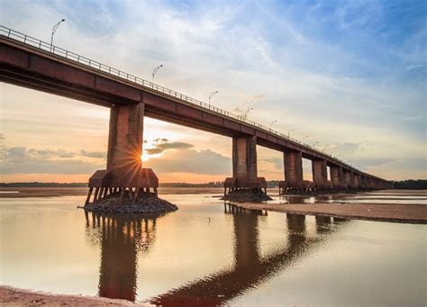 Poly Bridge! Desvende enigmas de engenharia e construa pontes extravagantes